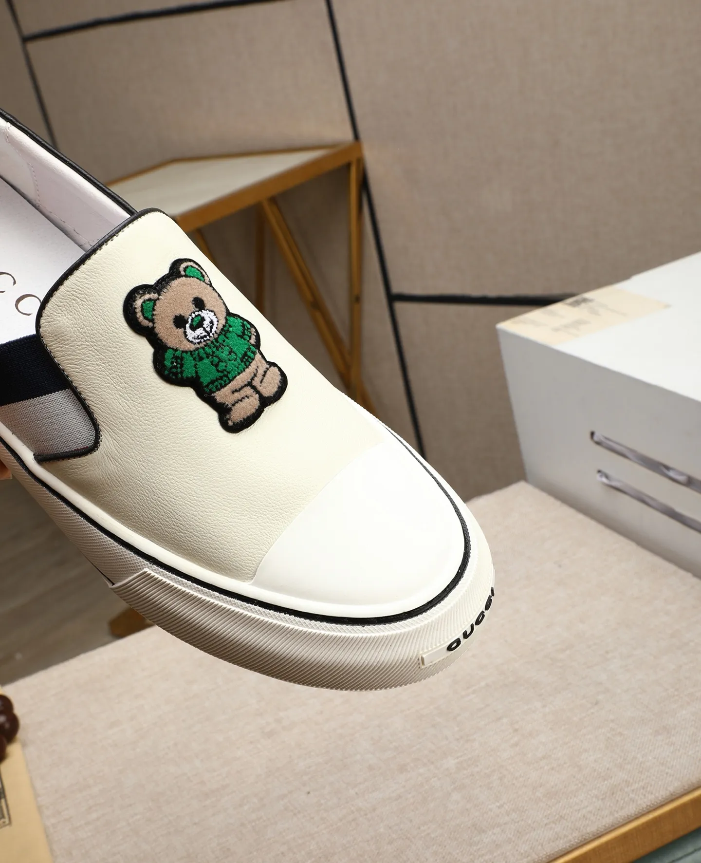 Men's shoes 💰460 GUCCI🔍🔍The latest models are on sale at the same time at the counter. Original calfskin imported from Italy, genuine leather lining, (high-end, extravagant, and classy) with exquisite workmanship. Soles: Original soles specially provided by the original factory. ⚠Exclusive double-layer movable molded soles are super comfortable⚠. Photos of the real thing🎬The real thing is even better🔍🔍"High quality·Follow the order" Code number 38-44